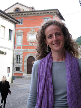 Annarita Bucefalo in front of the Teatro dell' Opera