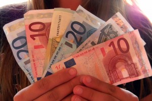 Many students like Giulia are financially dependent on their parents, well into there twenties. Without receiving any help from the government, Giulia’s parents are responsible for covering the costs of her college education.