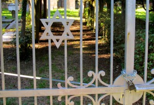 The locked gates to the Jewish cemetery in Urbino.