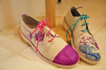 Beatrice Gramolini has decorated a white leather oxford with her own custom paint job.