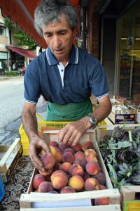 Luigi spends around half an hour unloading and organizing his fruit in the morning.
