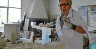 Natalia Gasparucci is a stone sculptor is Sant’Ippolito, a town rooted in tradition of this art and rich with history that dates back to the 13th century.