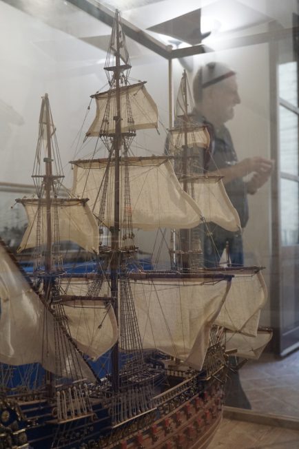 Antonio Urbinati discusses his building process behind an old warship. 
Photo by Nick Stjern/Gonzaga in Cagli